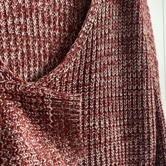 Never worn knitted sweater, fits a little bigger - Picture 2 of 3